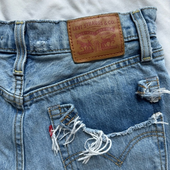 levi’s distressed wedgie short - Picture 1 of 4